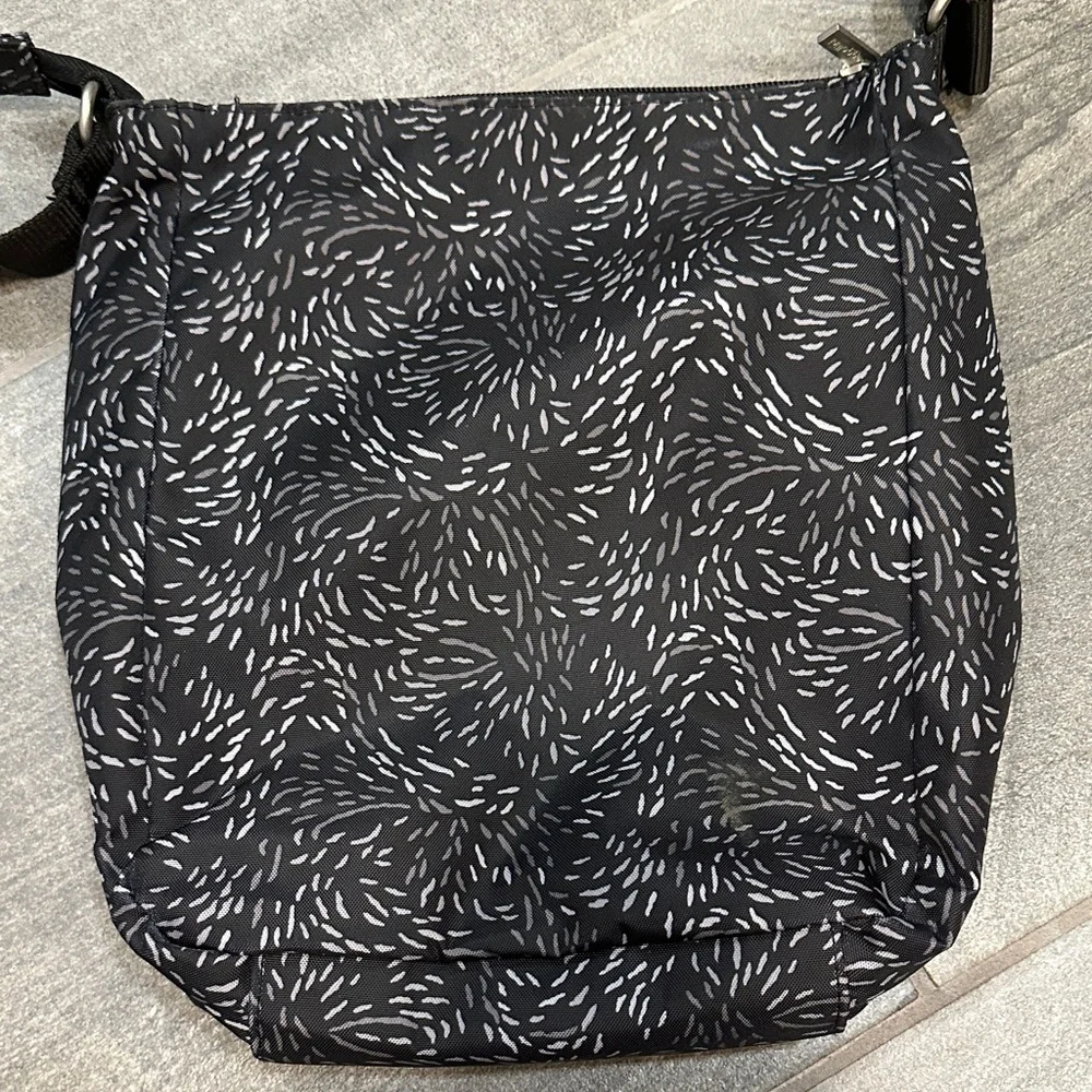 Baggallini Modern Pocket Black and White Patterned Crossbody Bag